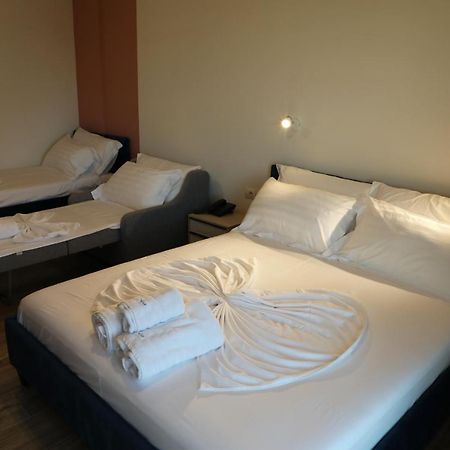 Hotel Triumf Shengjin Exterior photo
