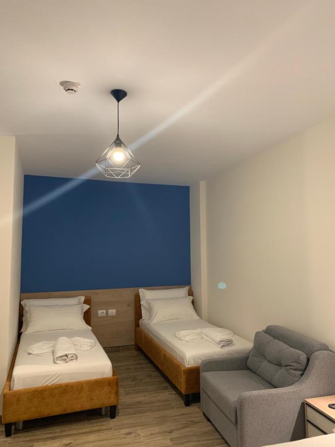 Hotel Triumf Shengjin Exterior photo