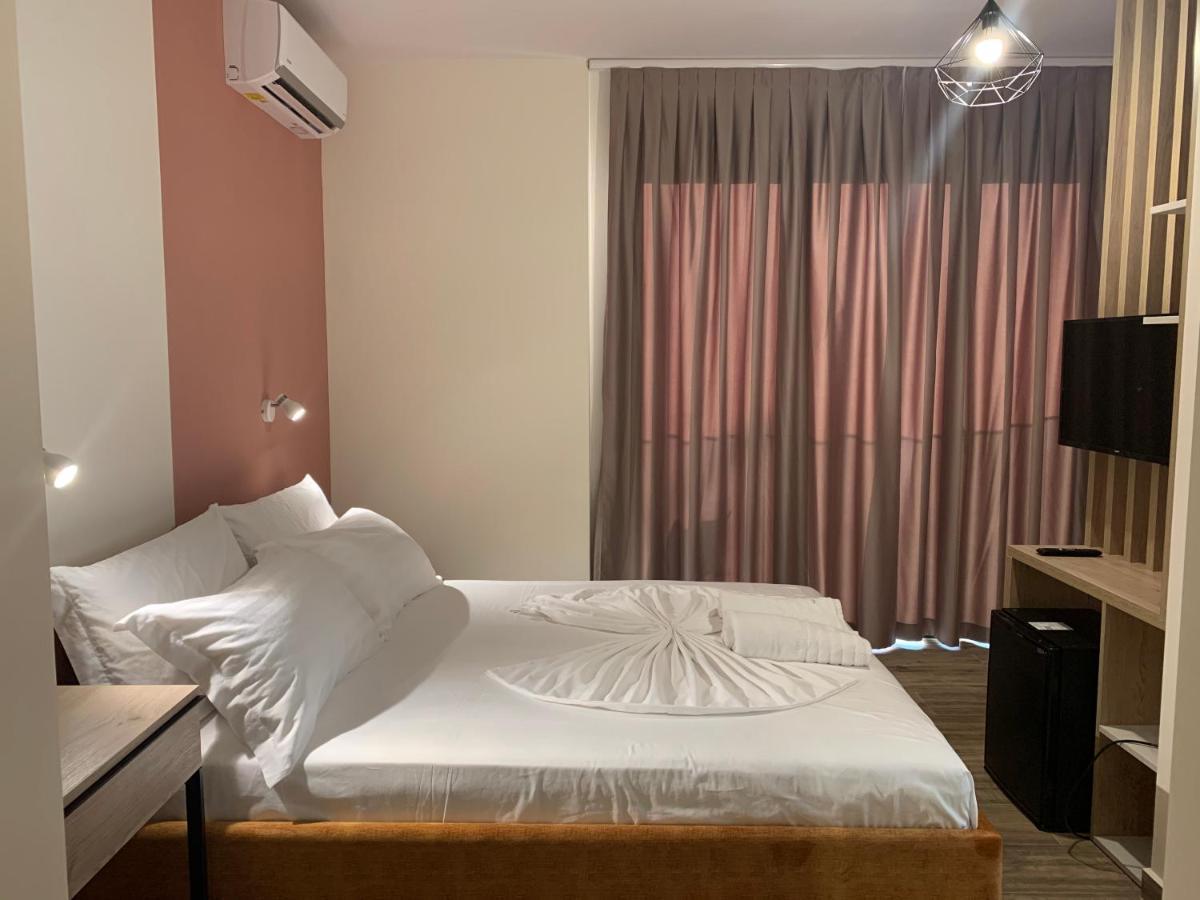 Hotel Triumf Shengjin Exterior photo