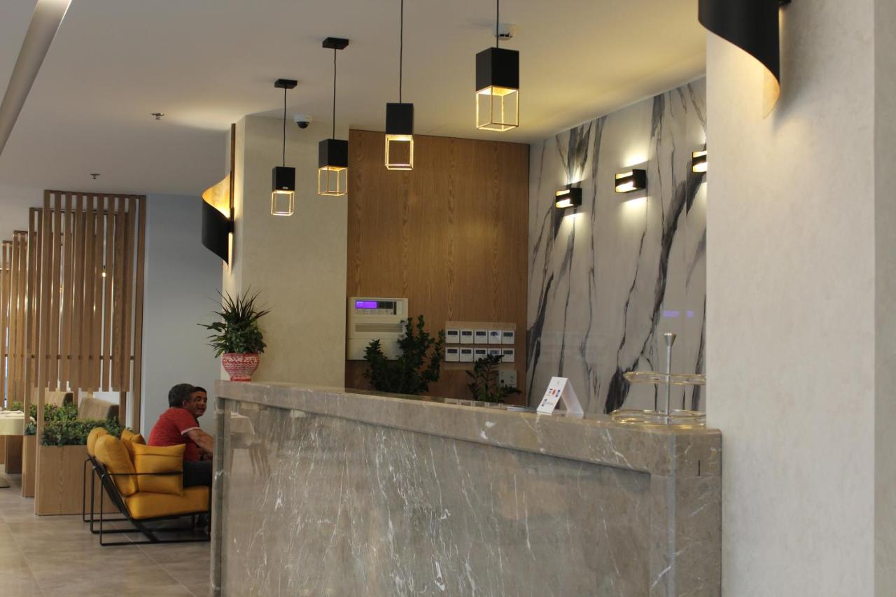 Hotel Triumf Shengjin Exterior photo