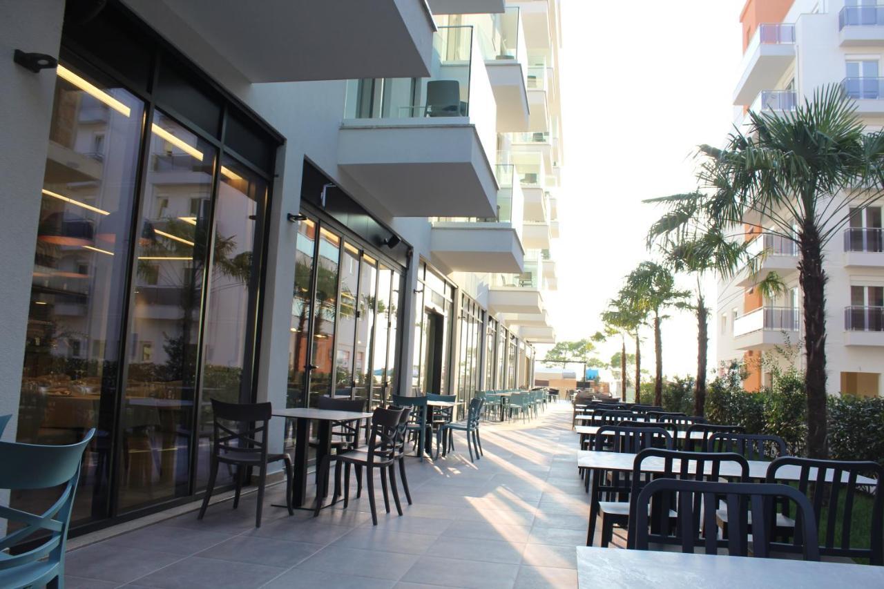 Hotel Triumf Shengjin Exterior photo