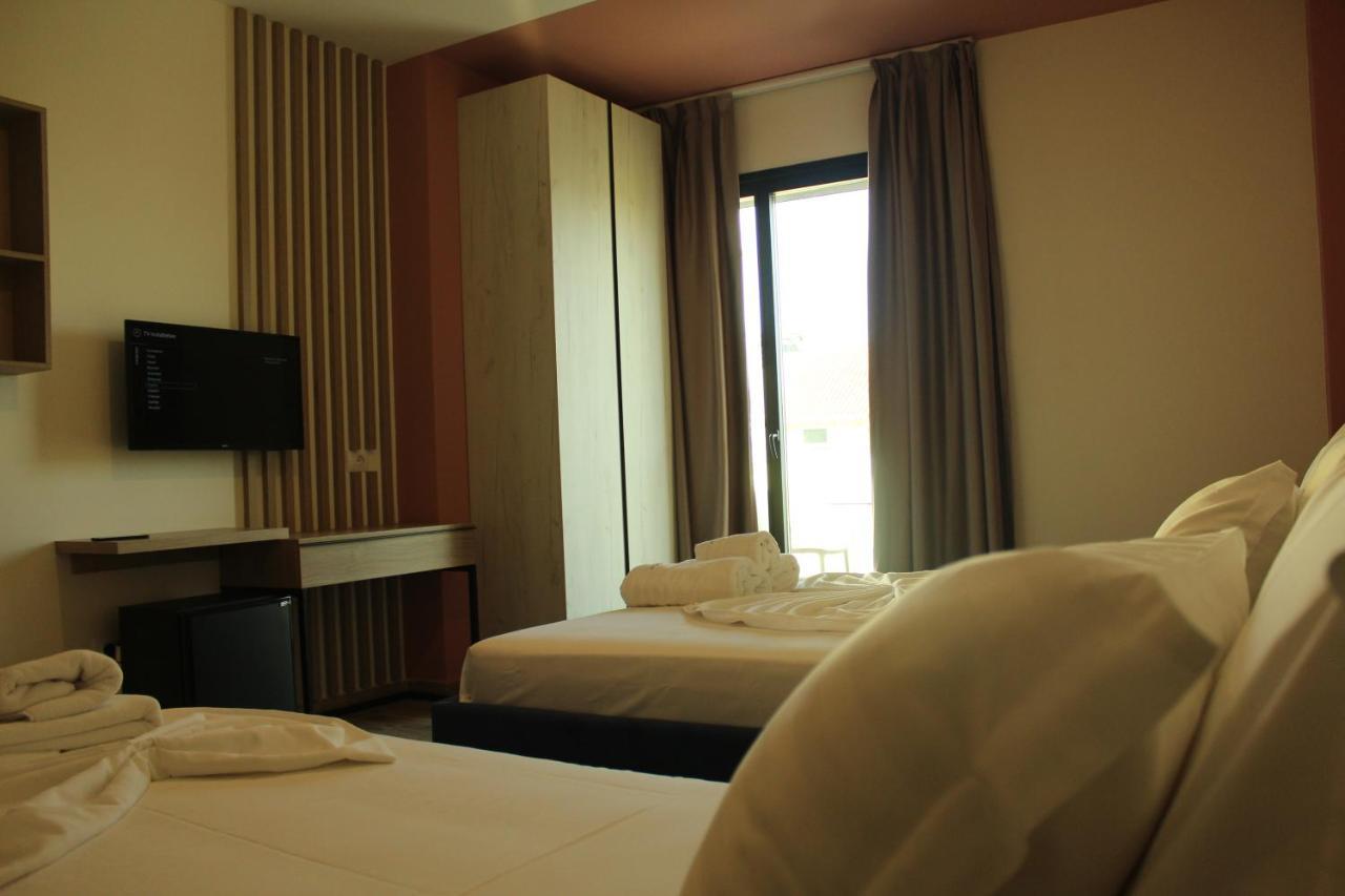 Hotel Triumf Shengjin Exterior photo