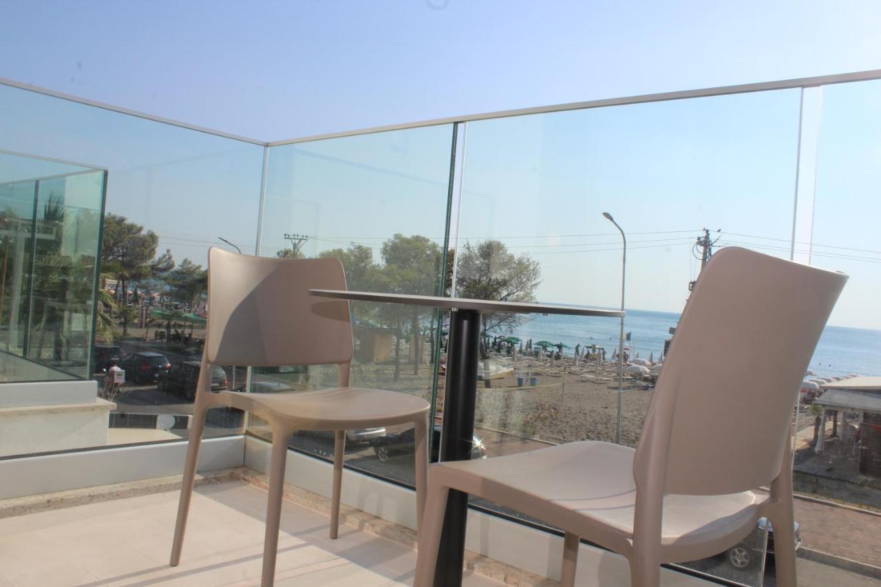 Hotel Triumf Shengjin Exterior photo
