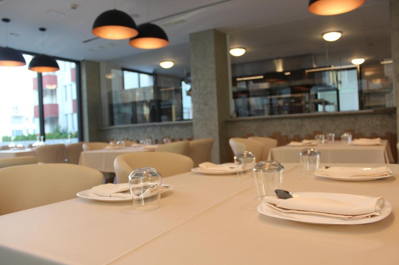 Hotel Triumf Shengjin Exterior photo