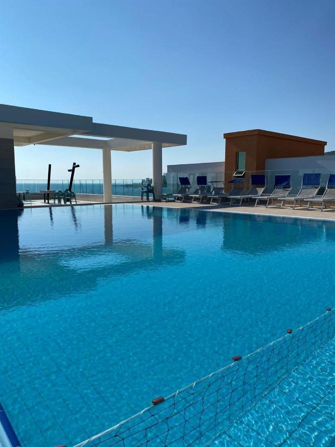Hotel Triumf Shengjin Exterior photo