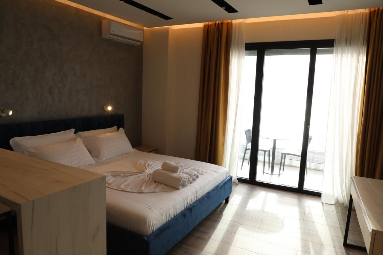 Hotel Triumf Shengjin Exterior photo