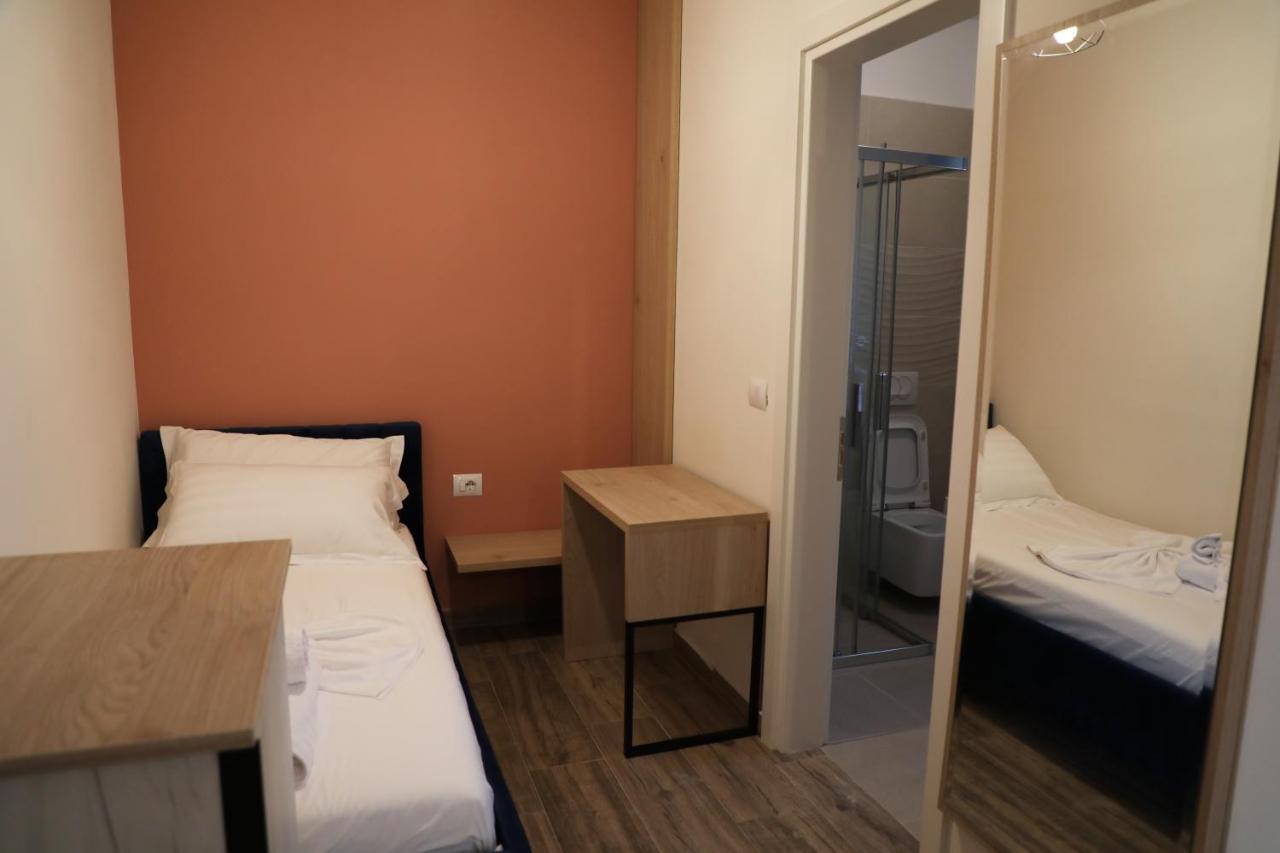 Hotel Triumf Shengjin Exterior photo